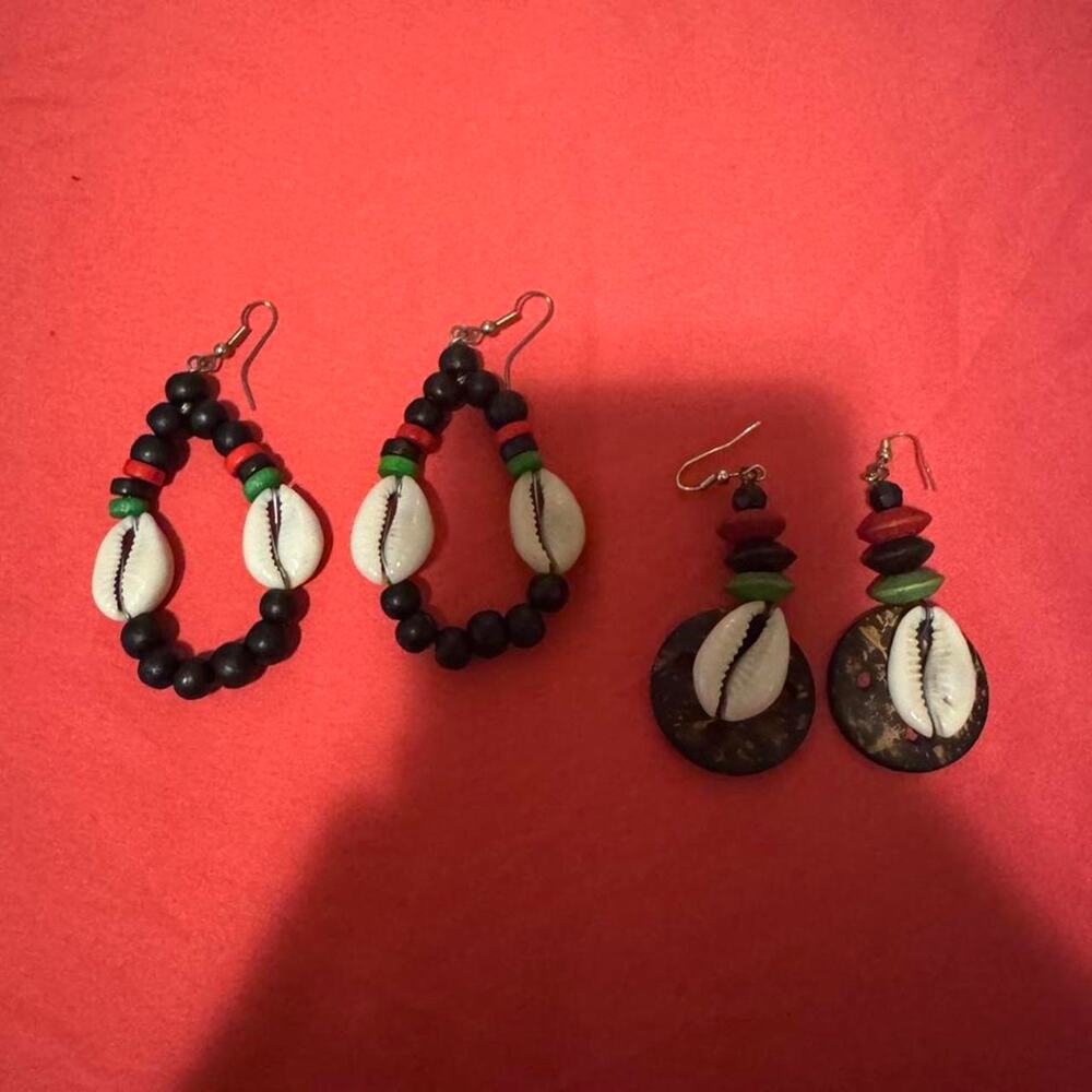2 pairs of Earrings Bundle deal! 2pairs dangly handmade earrings w/Cowrie shells